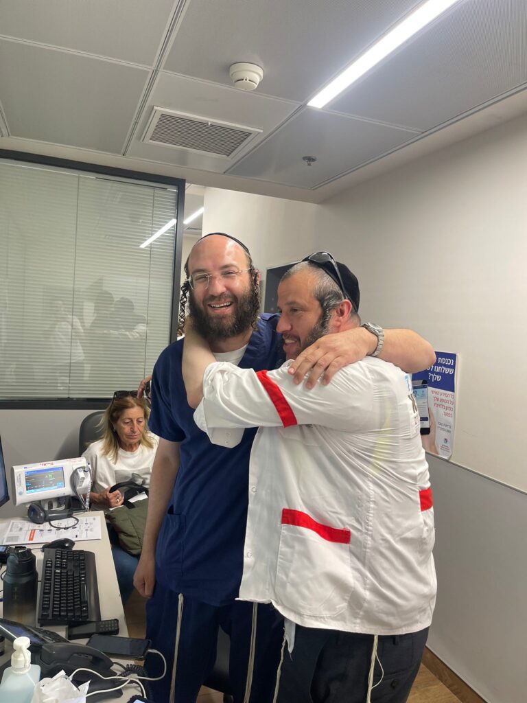 מאחורי הסלים